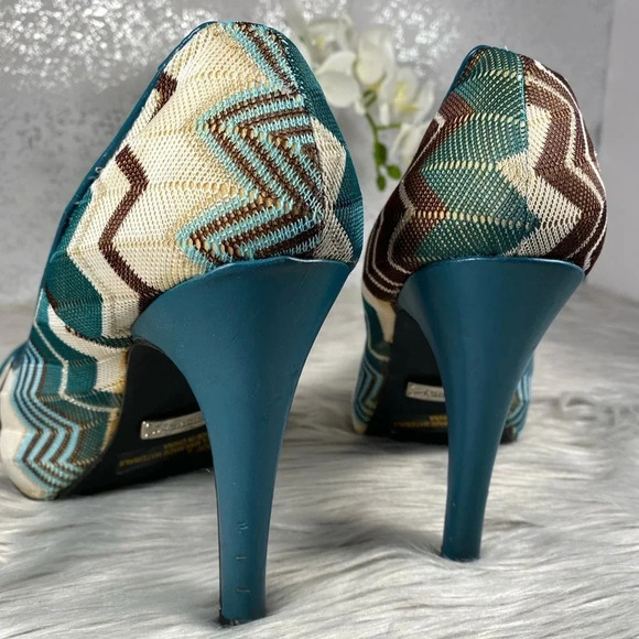 Shiekh Chevron Pattern Heels - Picture 8 of 8